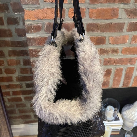 Luxury Pet Carrier in black, quilted with fur and pockets - Picture 5 of 8